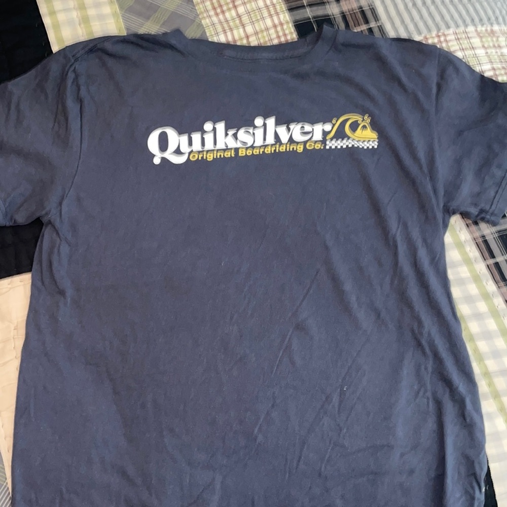 Quicksilver navy t shirt
